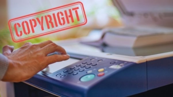 Αστυνομική επιχείρηση κατά φωτοτυπικού καταστήματος έπειτα από ενέργειες του ΟΣΔΕΛ